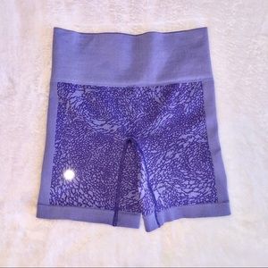 yoga shorts - lululemon